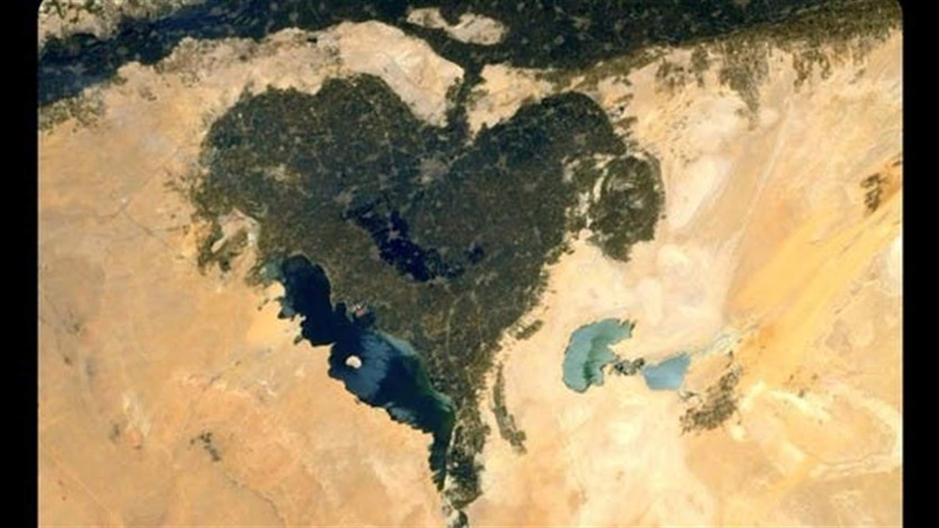 رائد فضاء فرنسي يعايد والدته بصورة من الفضاء (صورة)