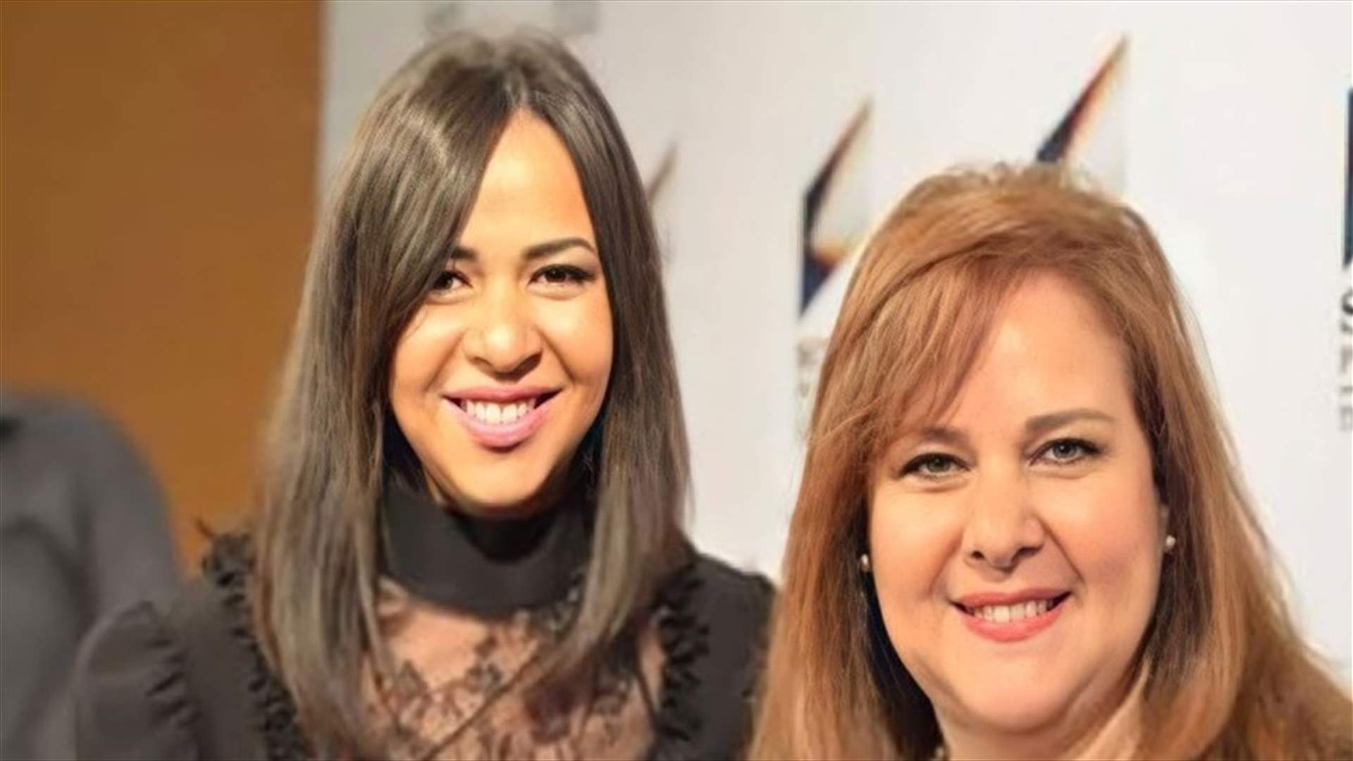 كلمات موجعة على باب غرفة دلال عبد العزيز في المستشفى! (صورة)