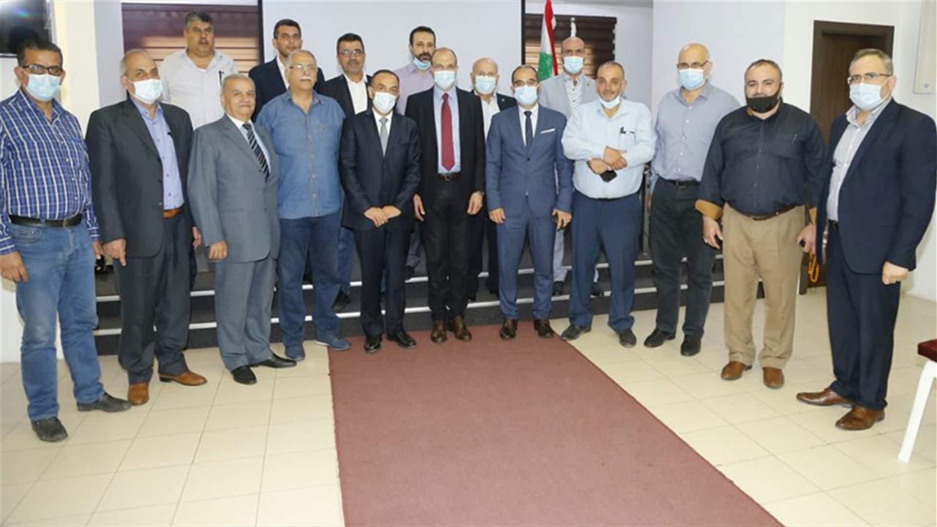 إتفاق بين وزير الصحة والمخاتير على آلية لتسريع تلقيحهم