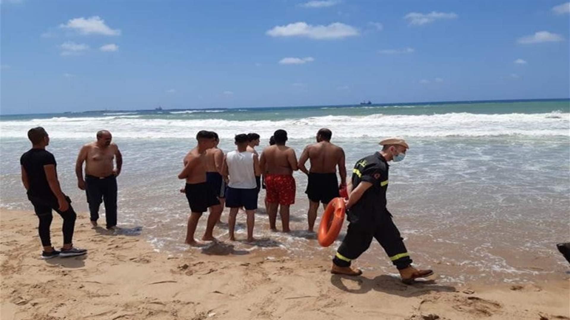 إنقاذ 3 أشخاص من الغرق على شاطىء صيدا