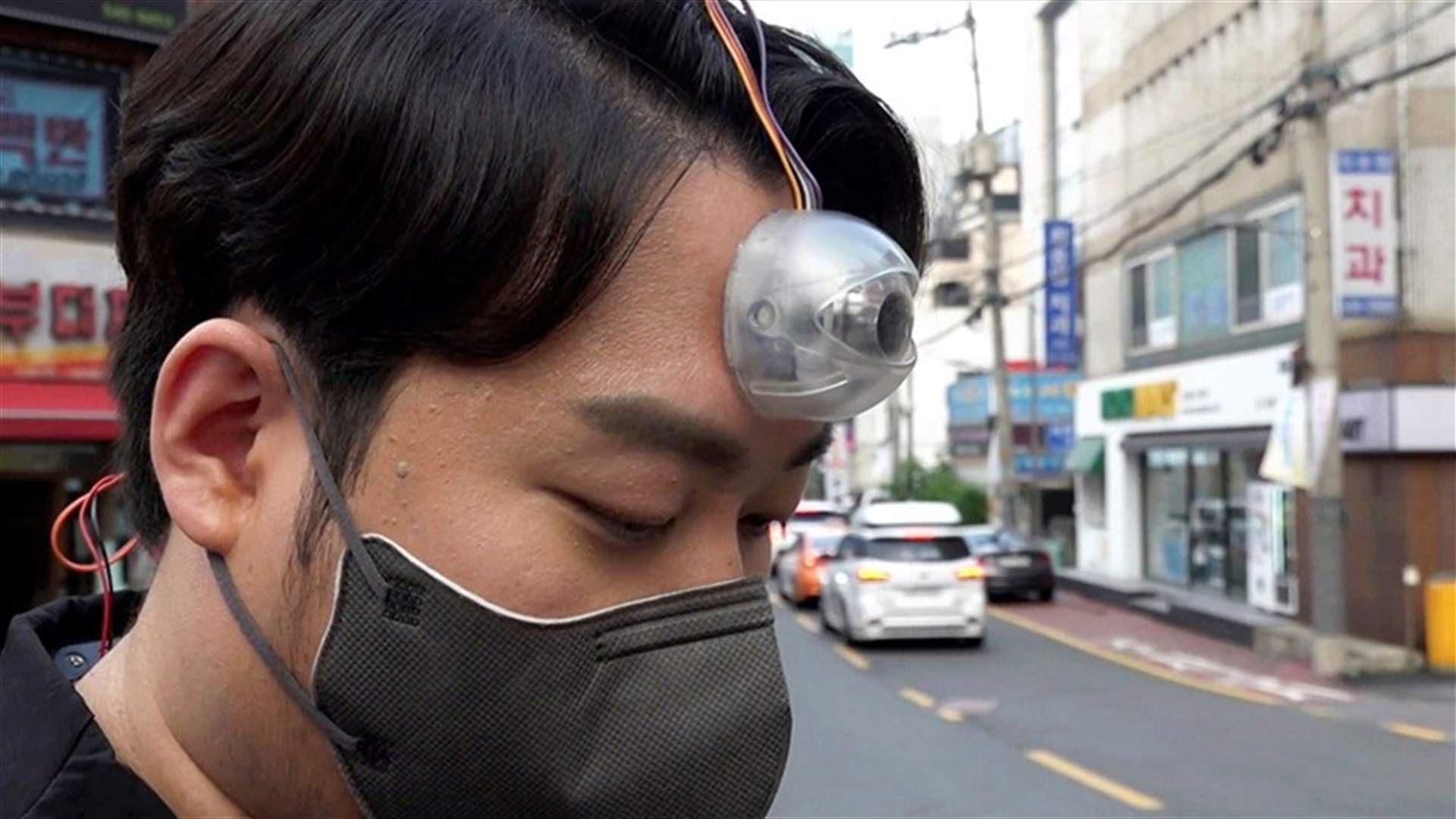 S.Korean designer creates 'Third Eye' for 'smartphone zombies'