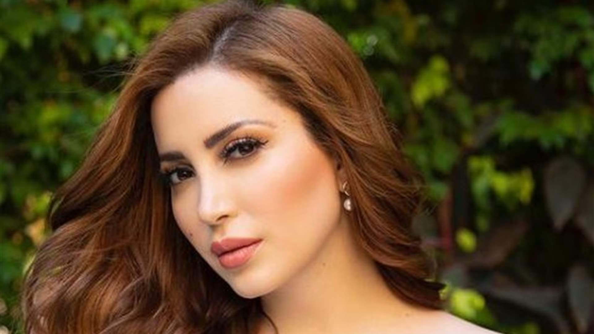 نسرين طافش في صور جريئة من حمام السباحة... هل تخلّت عن المايو؟