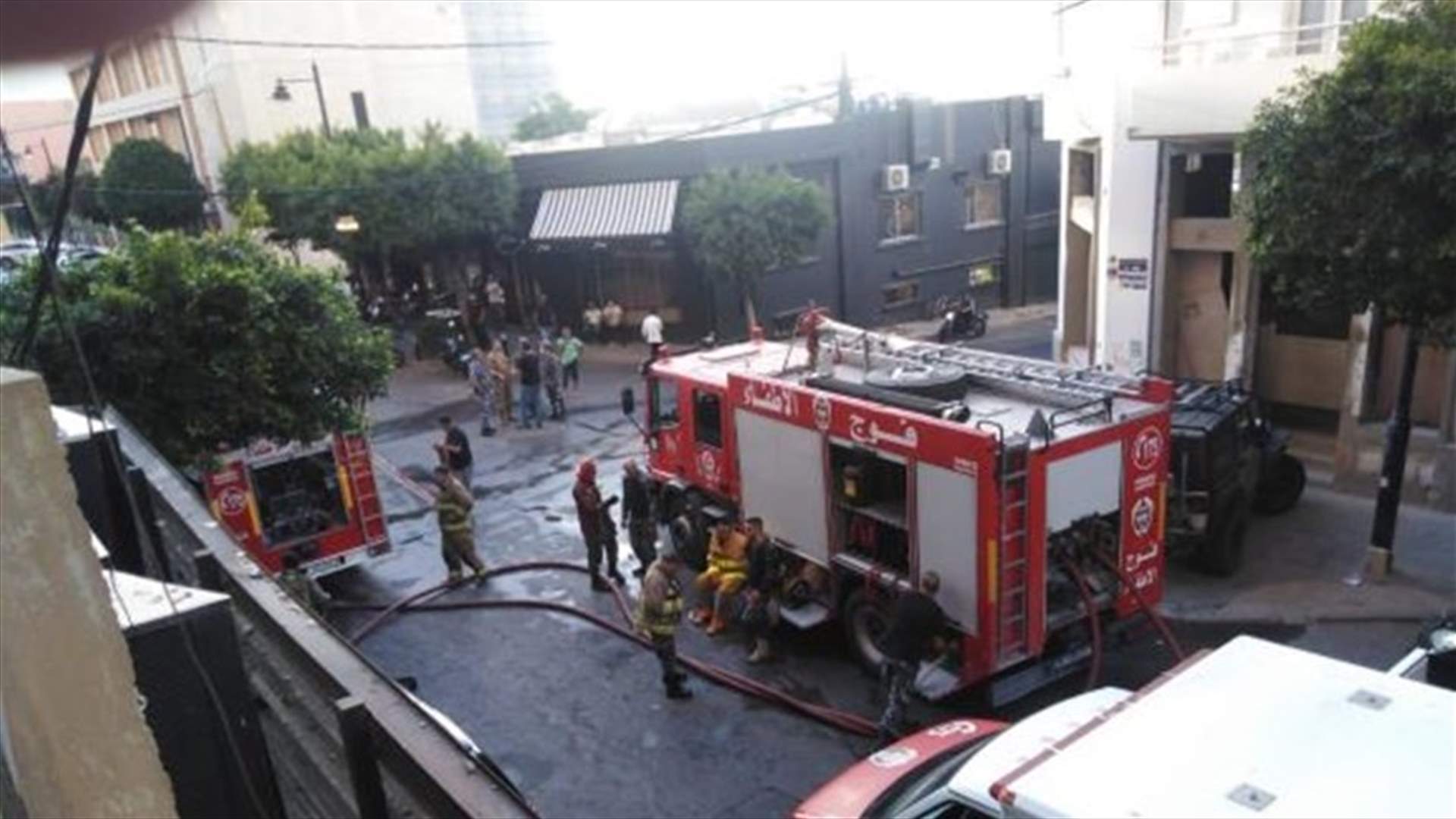 فوج اطفاء بيروت سيطر على حريق مبنى سكني في الجميزة بعد اخلائه من السكان