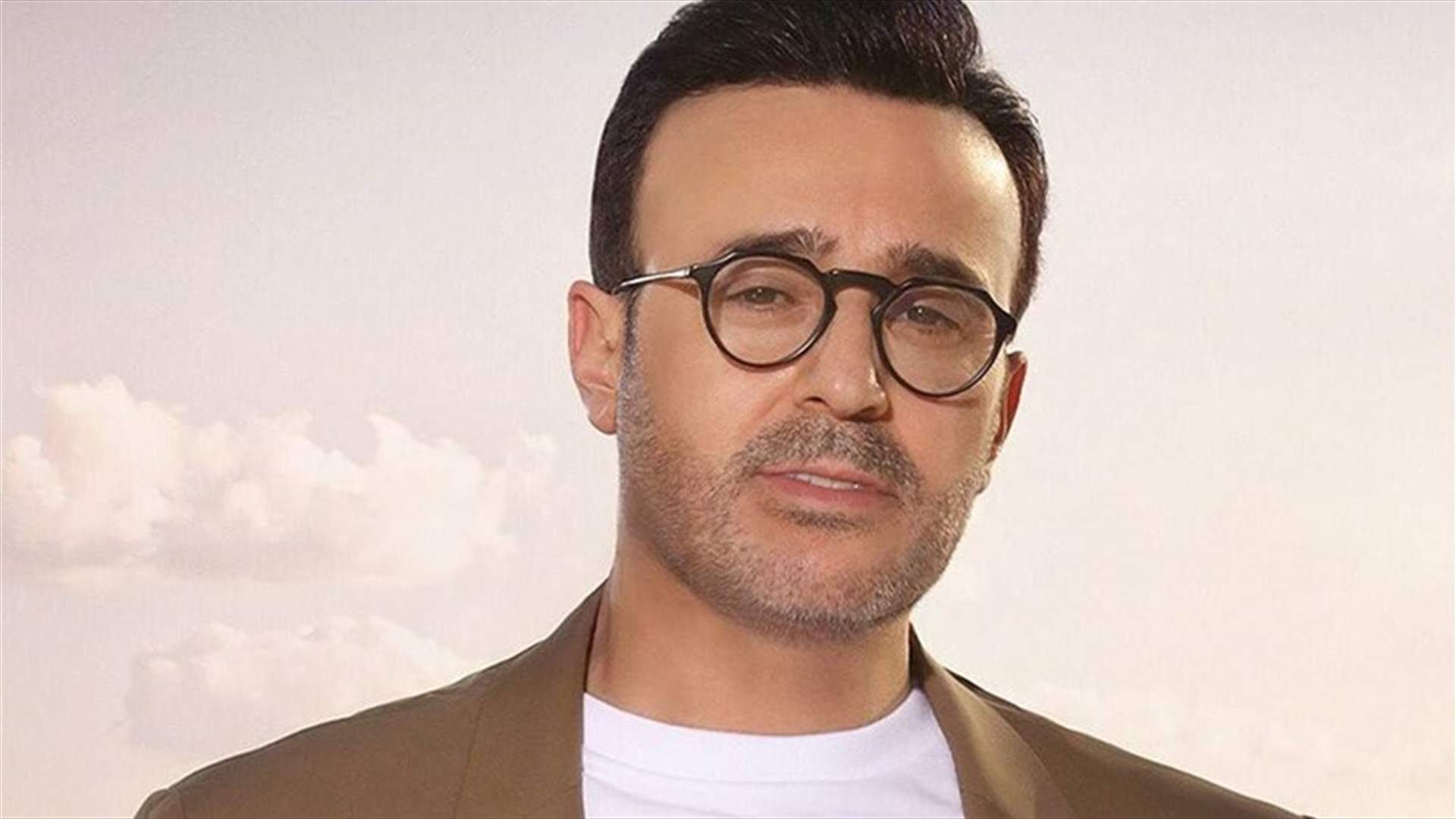 ابن صابر الرباعي يتخرّج بشهادة ماجستير.. وطول قامته يلفت الأنظار (صور)