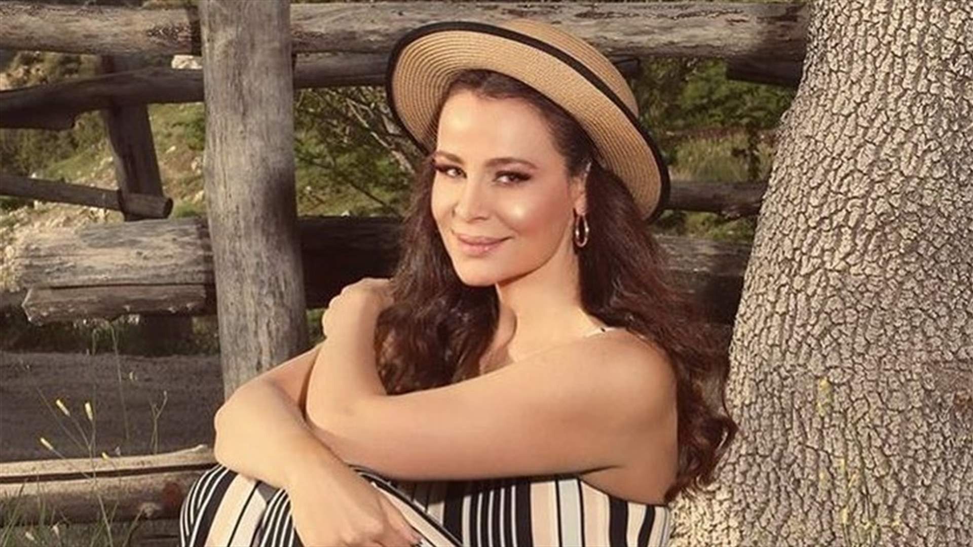 كارول سماحة تفاجئ الجمهور برداء الاستحمام: الأنوثة حياء وليست أزياء