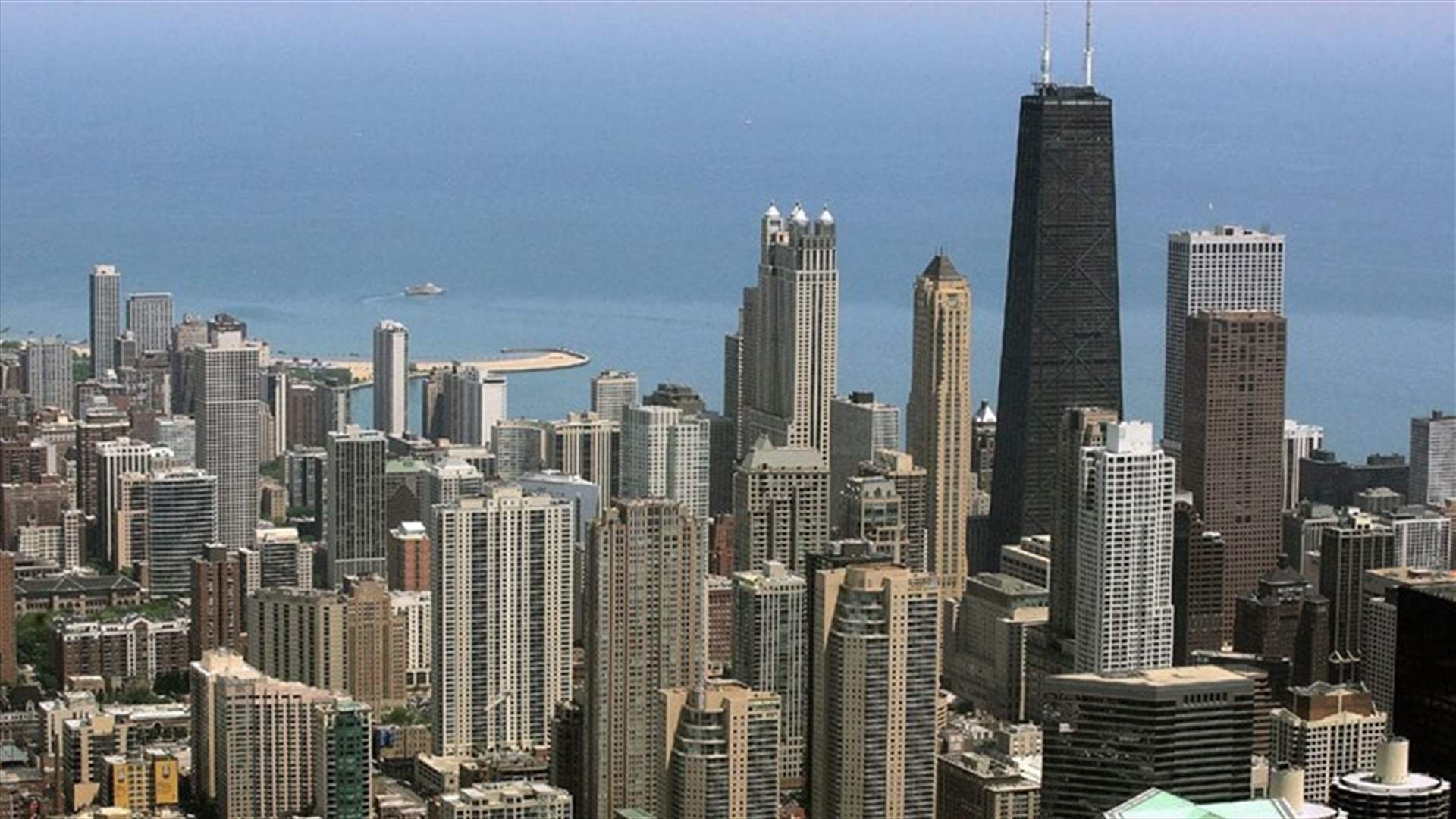 إخلاء منازل في محيط مصنع كيميائي اندلع فيه حريق قرب شيكاغو