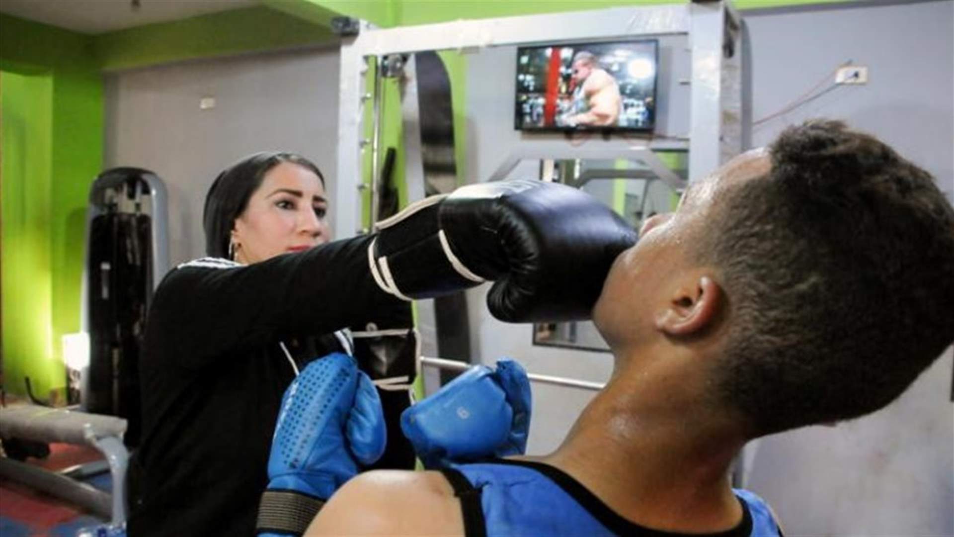 في ريف صعيد مصر... امرأة تدرّب الرجال على الملاكمة