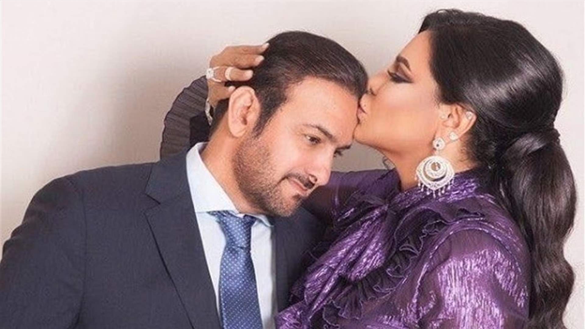 أحلام الشامسي في عيد زواجها الـ 18... كلام يفيض رومانسية وقالب حلوى ذهبي