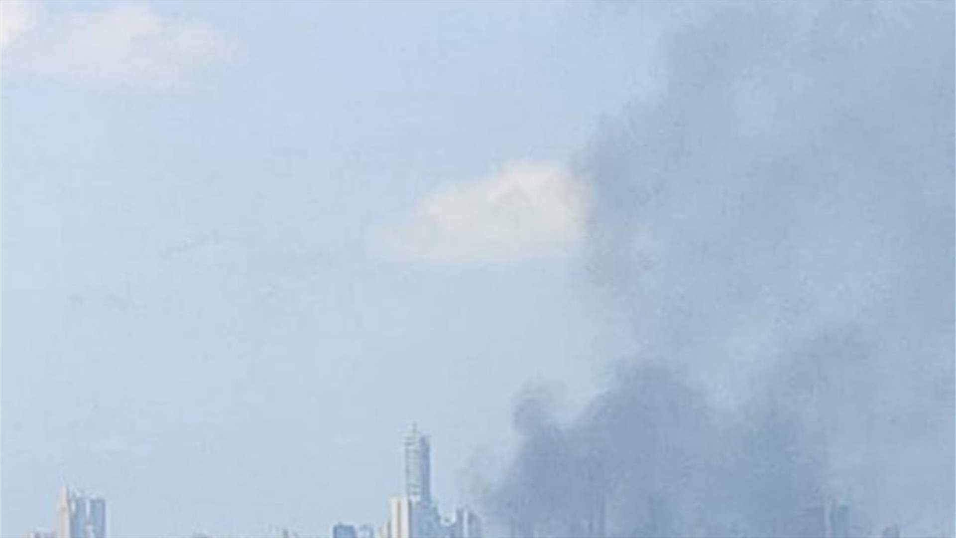 حريق نفايات عند مدخل مرفأ بيروت