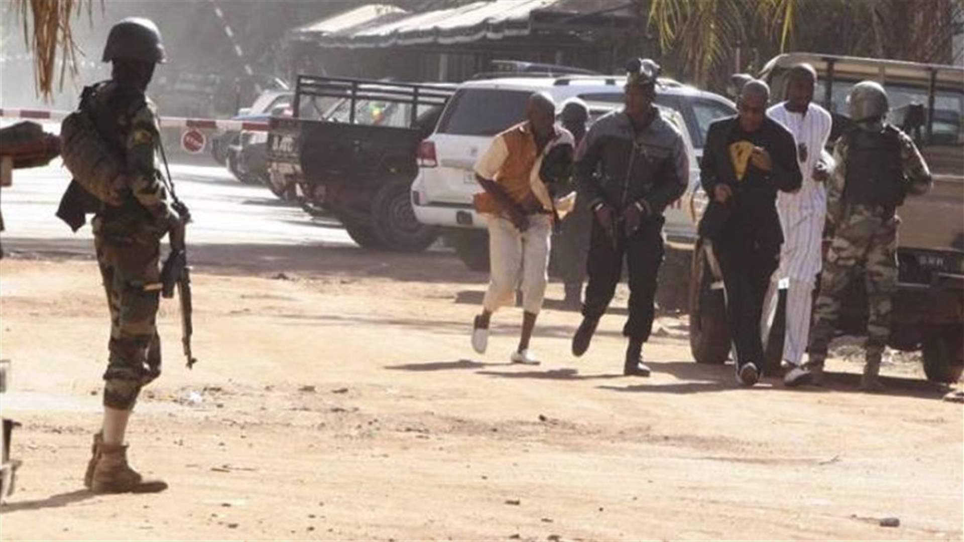 انفجار سيارة مفخخة في مالي يسفر عن جرح 6 جنود فرنسيين و4 مدنيين