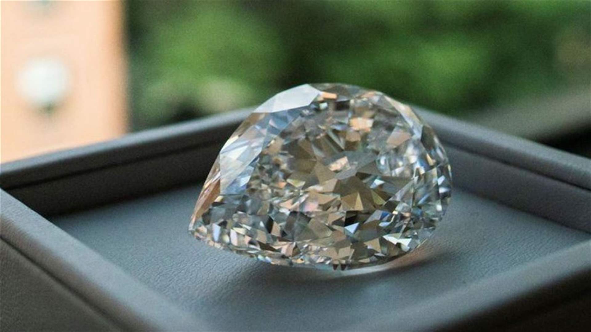 سوذبيز تعرض ألماسة نادرة للبيع... وتعلن قبول العملات المشفرة
