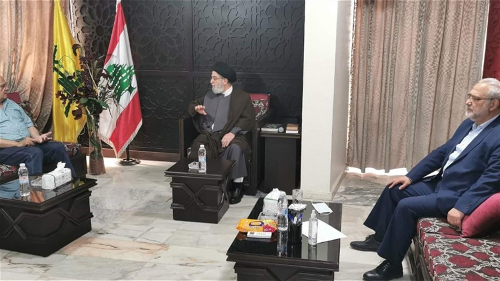 وهاب بعد زيارته ابراهيم أمين السيد: لحكومة جدية ليستفيد لبنان من التسوية الكبرى في المنطقة