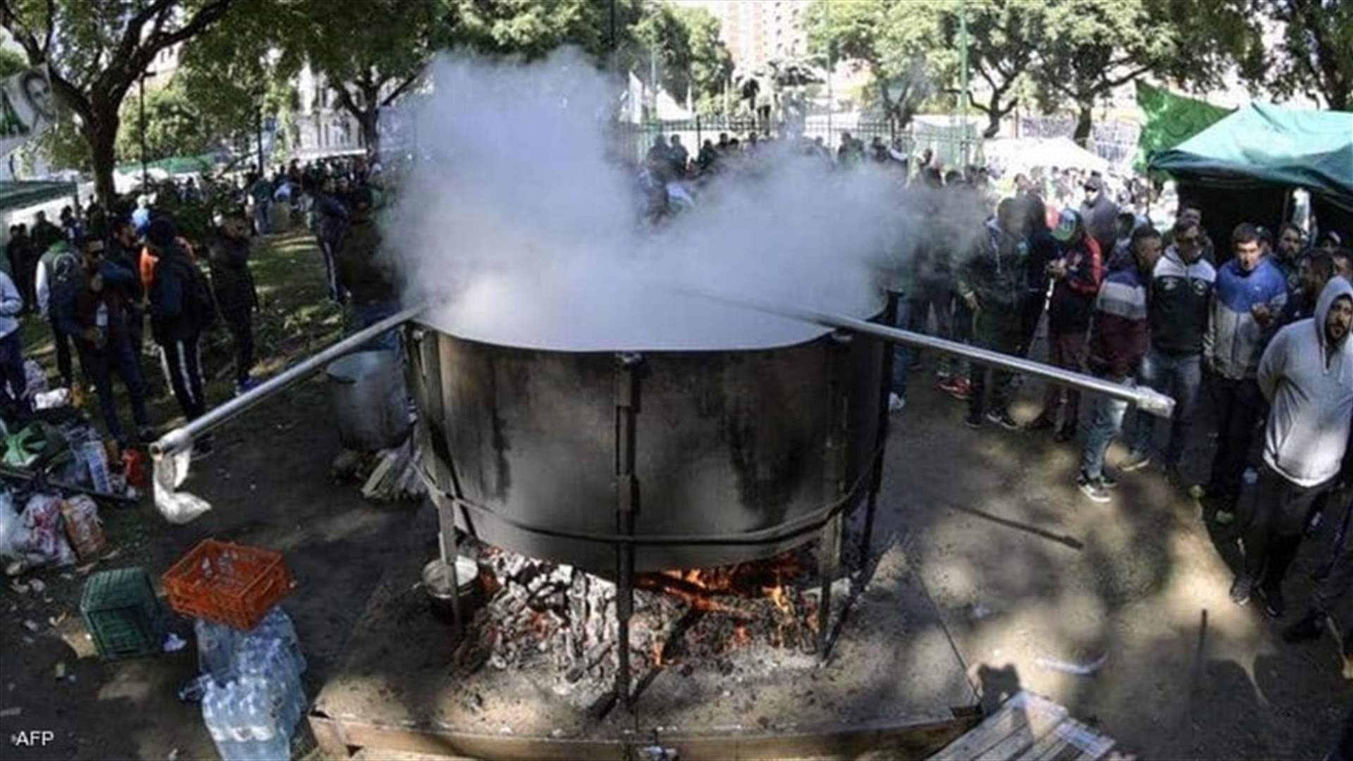 حادثة مأساوية... طباخ انزلقت قدمه فسقط في وعاء من الحساء الساخن