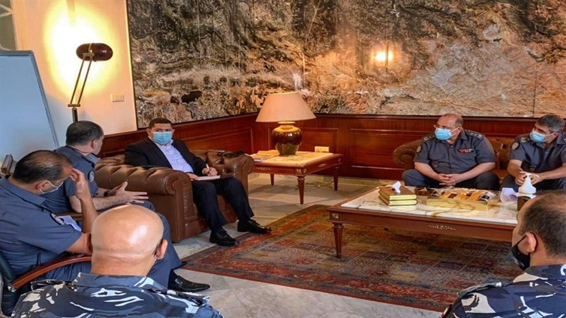 اجتماع وتعميم لمحافظ جبل لبنان للحد من الاكتظاظ امام المحطات المهدد للسلامة المرورية