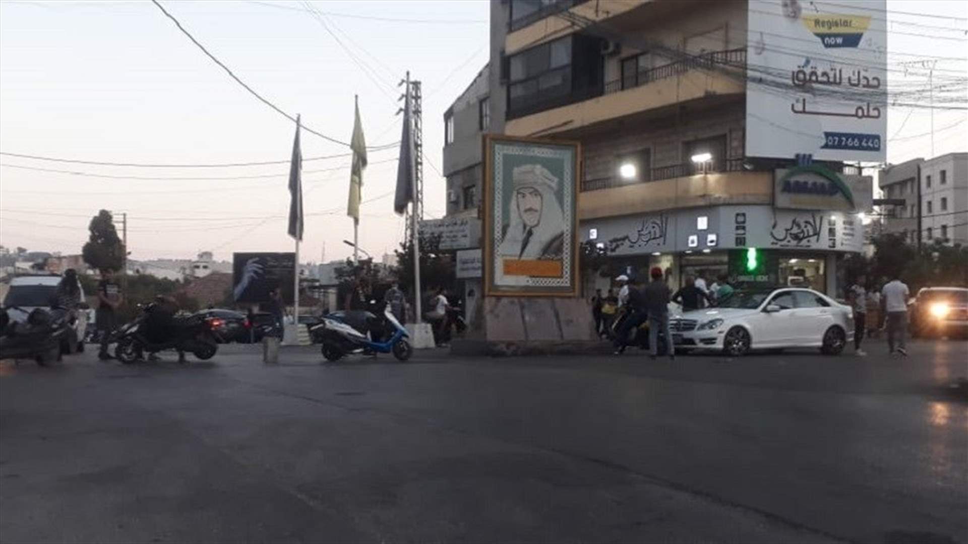 إقفال المدخل الشمالي لمدينة النبطية قرب تمثال الصباح