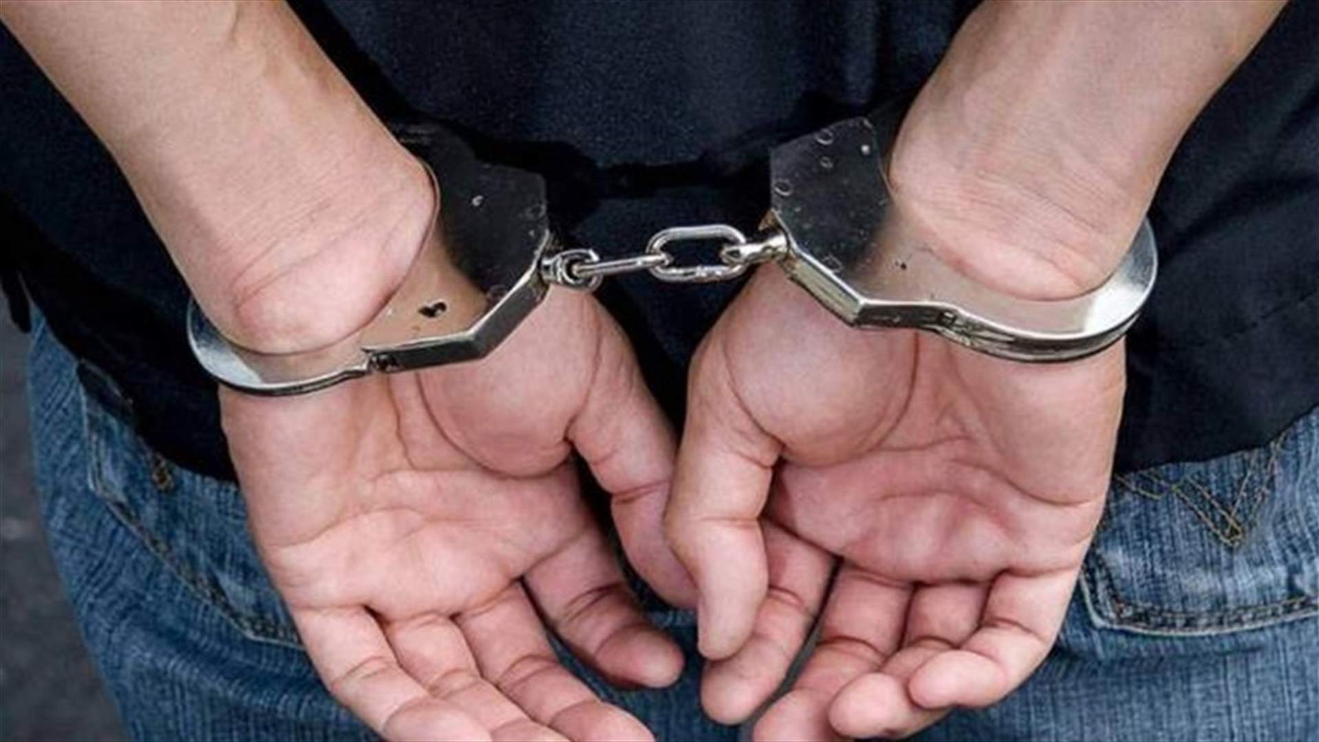 توقيف سوري بعد ضبط كميات بنزين مخبأة في محله في بعلبك