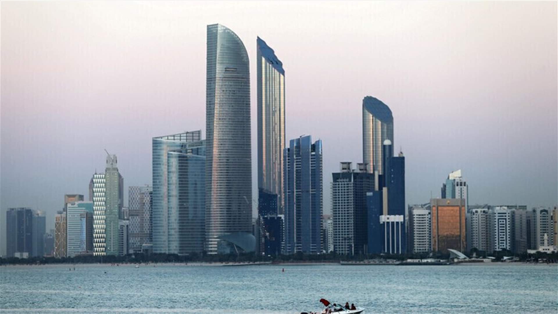 أبوظبي تشترط الحصول على اللقاح لدخول الأماكن العامة بدءا من 20 آب