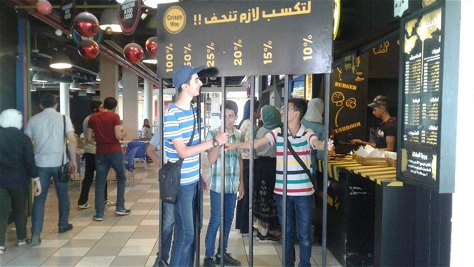 مطعم سوري يبتكر أسلوباً فريداً لجذب الزبائن... خصومات حسب الوزن (صور)