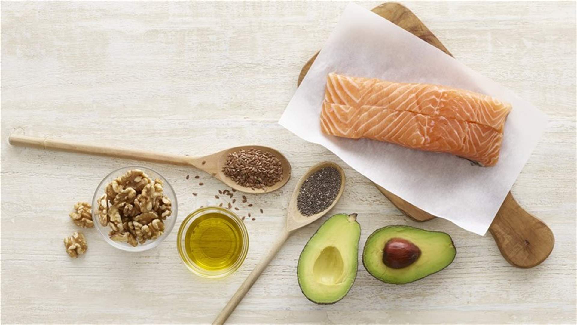 تناول الأسماك الزيتية والمكسرات يمكن أن يخفف من الصداع النصفي!