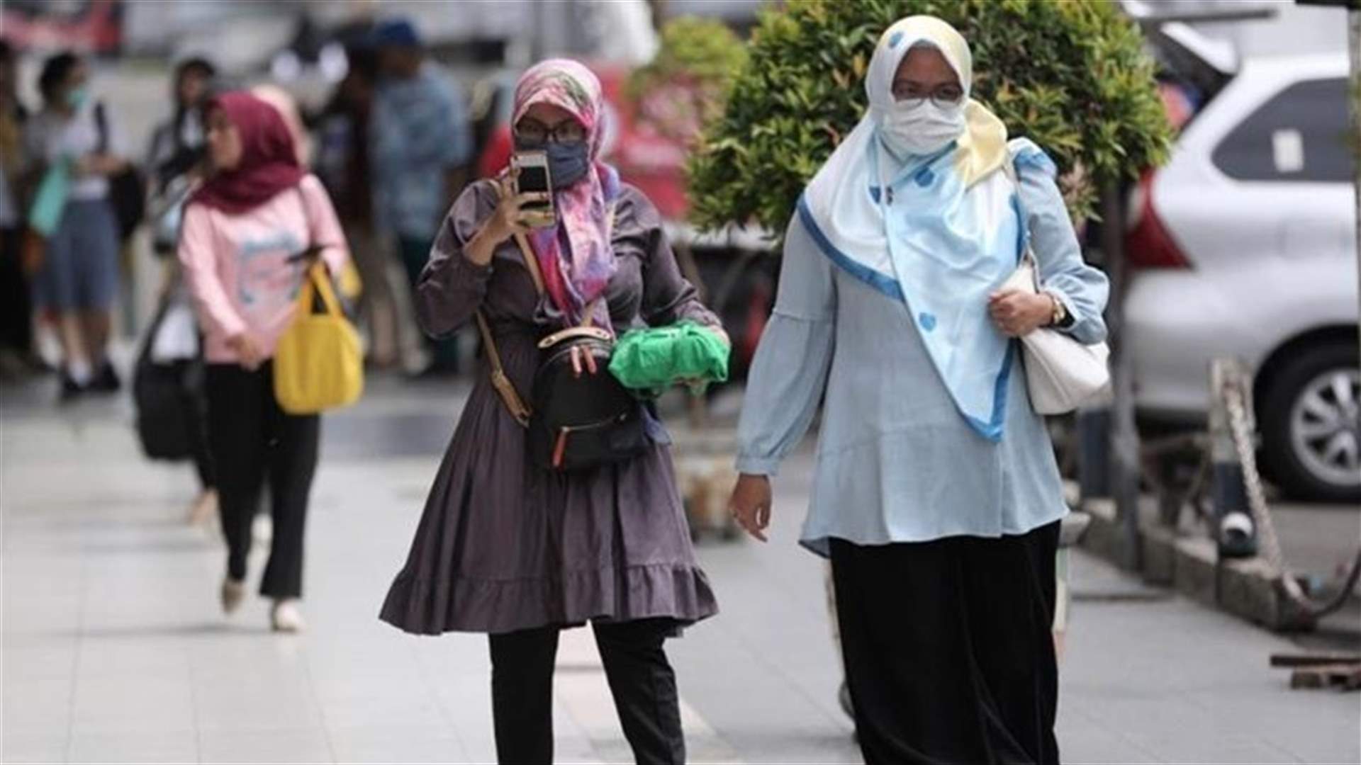 إندونيسيا تقدم خدمات طبية عن بعد لمرضى كوفيد-19 مع تزايد الضغط على المستشفيات