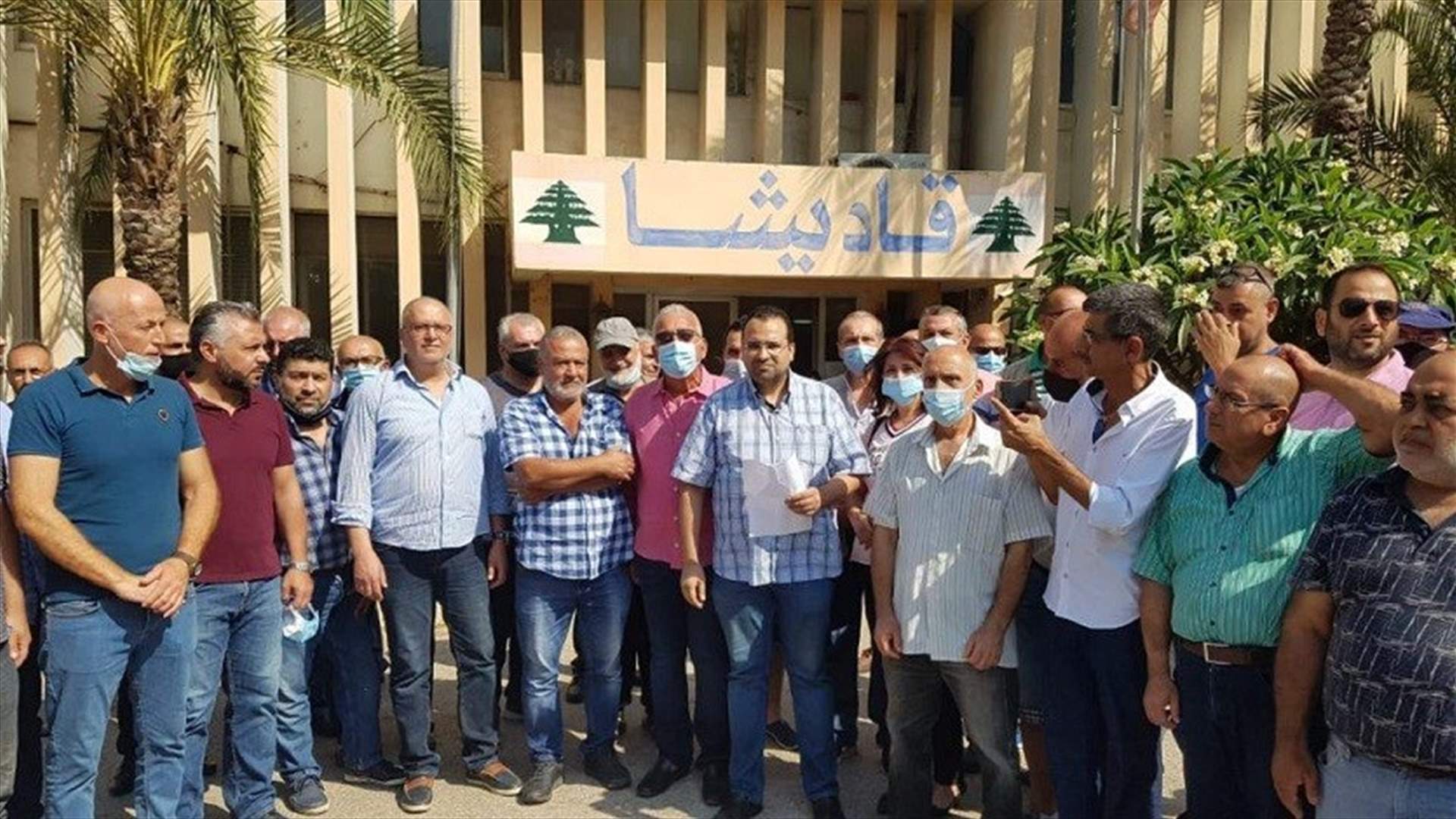 اعتصام لعمال وموظفي شركة كهرباء قاديشا احتجاجا على الاوضاع المعيشية