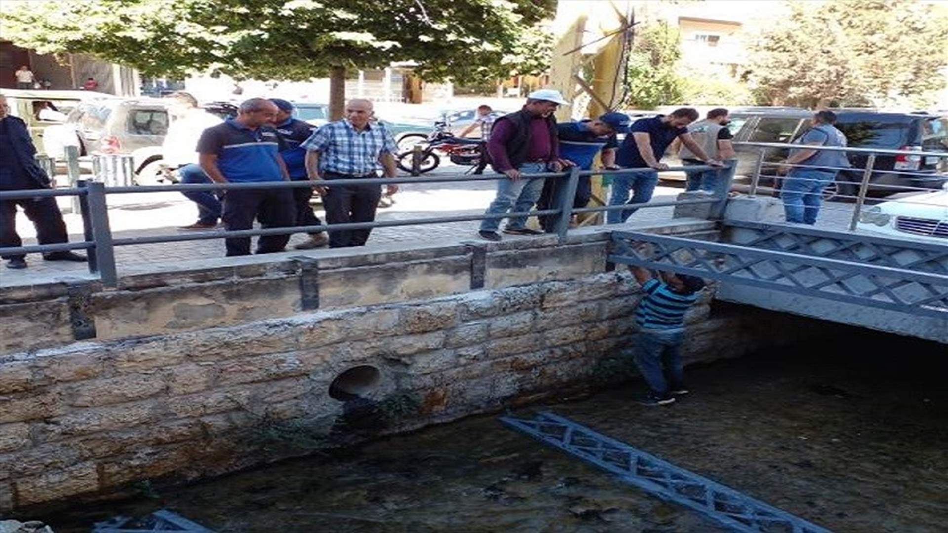 بلدية بعلبك أزالت مخالفة فوق نهر رأس العين