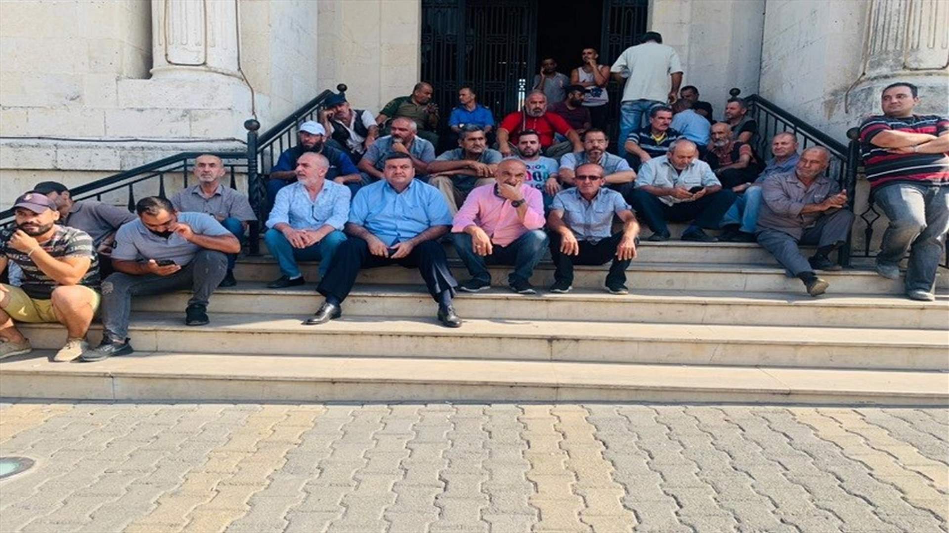 اعتصام لعمال بلدية طرابلس احتجاجا على قرارات يمق