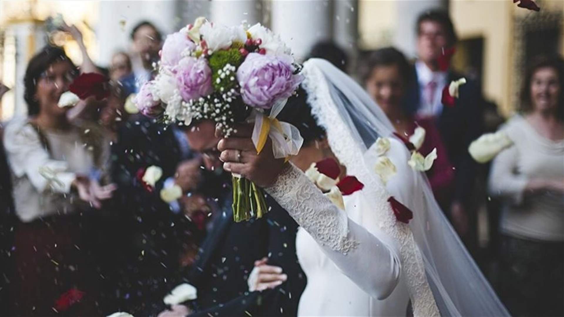 أقام حفل زفافه رغم علمه بإصابته بكورونا... تونسي يتسبب بوفاة والدته بسبب الفيروس!
