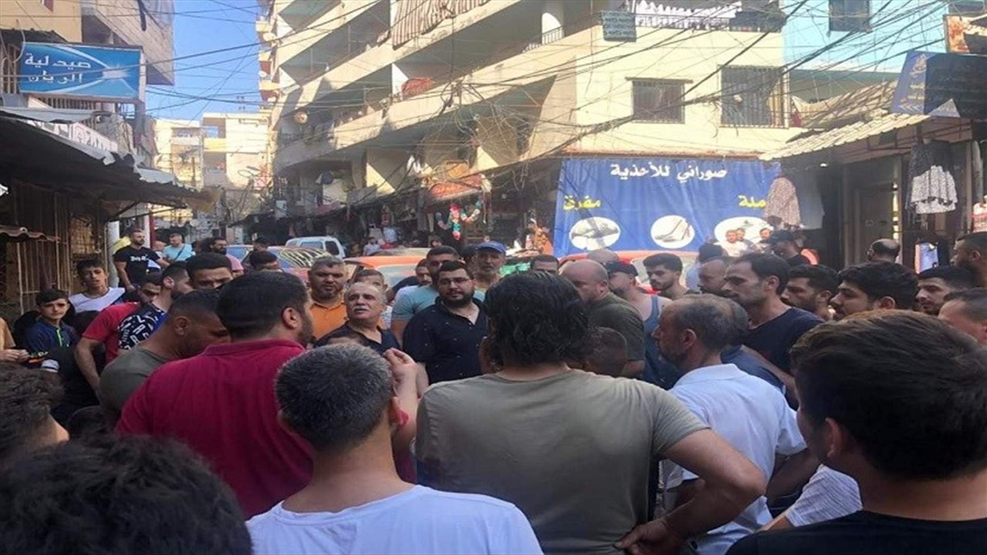 محتجون قطعوا طريق ومدخل مخيم البداوي إحتجاجا على رفع تسعيرة المولدات
