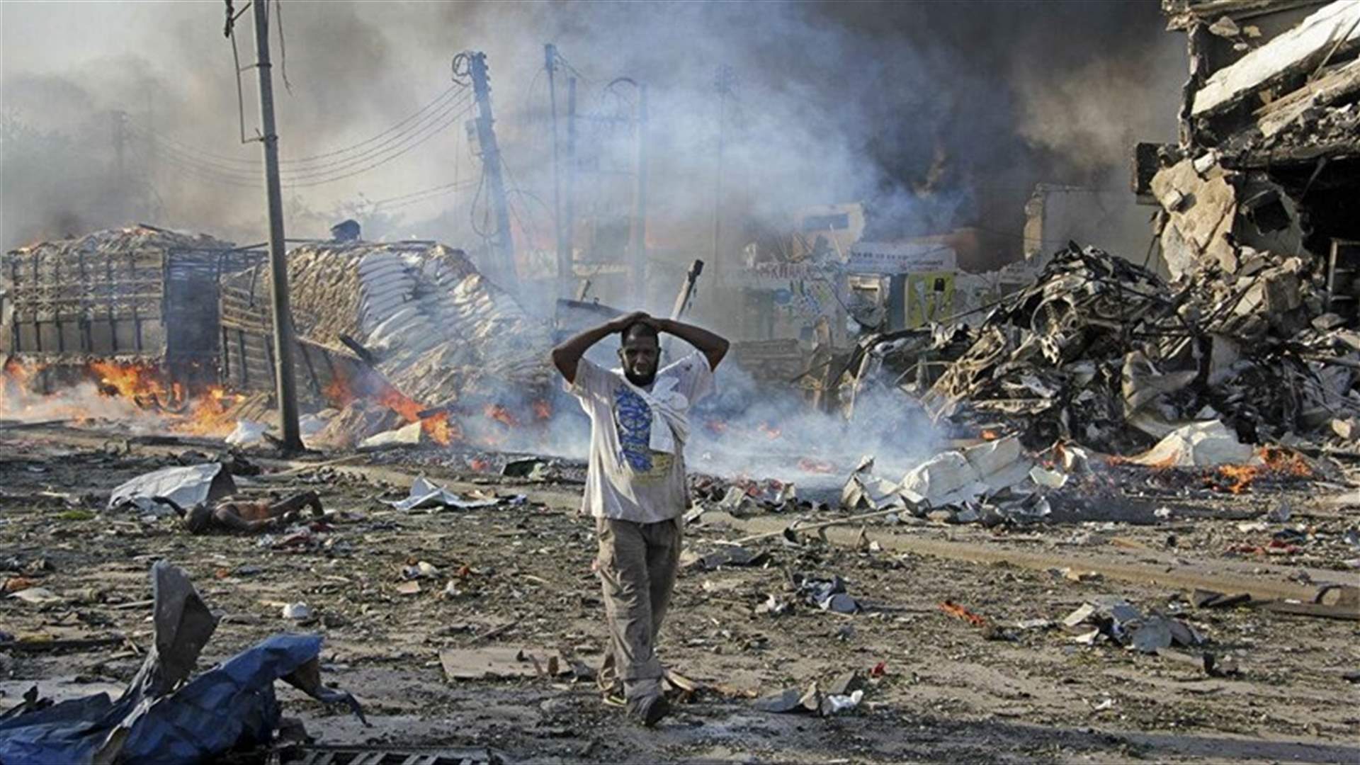 At least 8 killed in Mogadishu in suicide bombing targeting government convoy