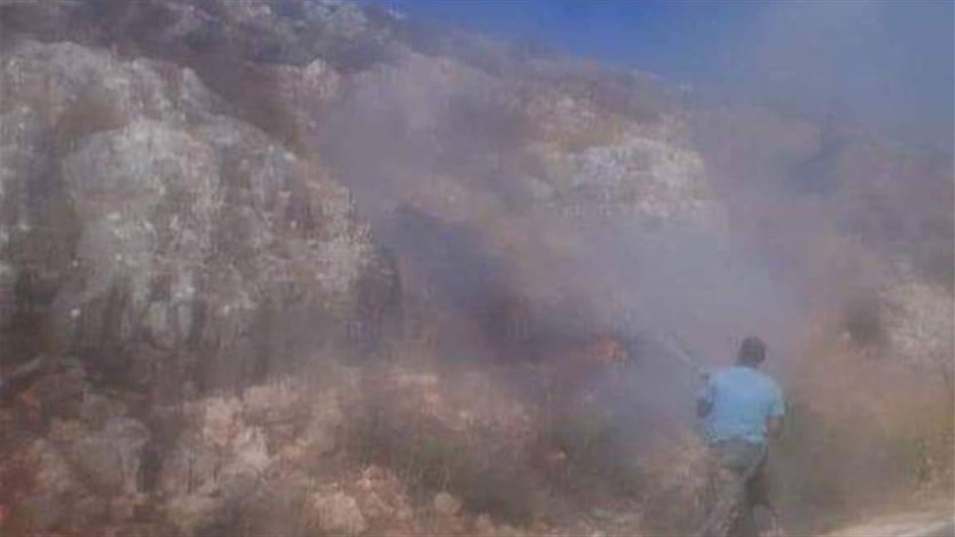 حريق في خراج ميس الجبل يفجر 8 ألغام من مخلفات الجيش الاسرائيلي
