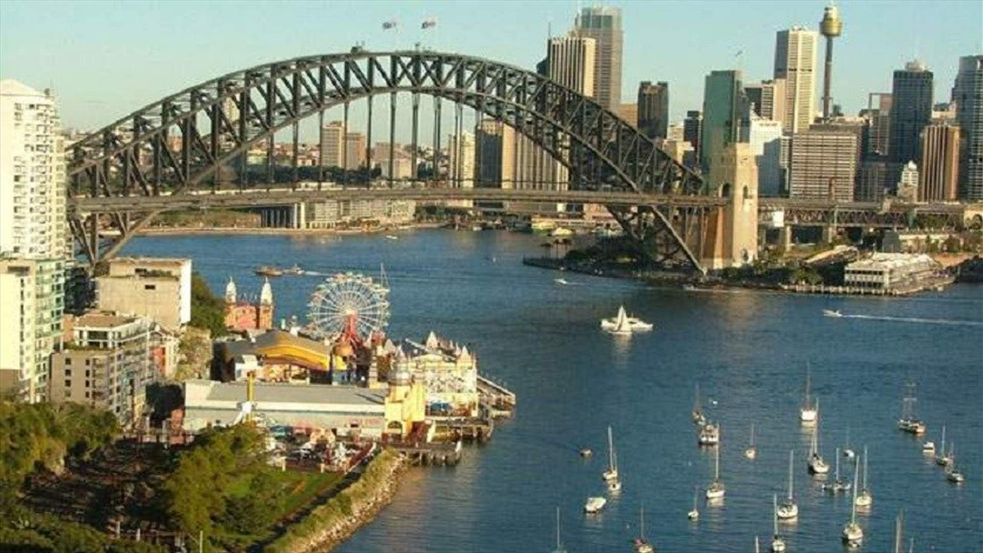 سيدني الأسترالية تستعد لعزل عام مطول وسط تفش لكوفيد-19