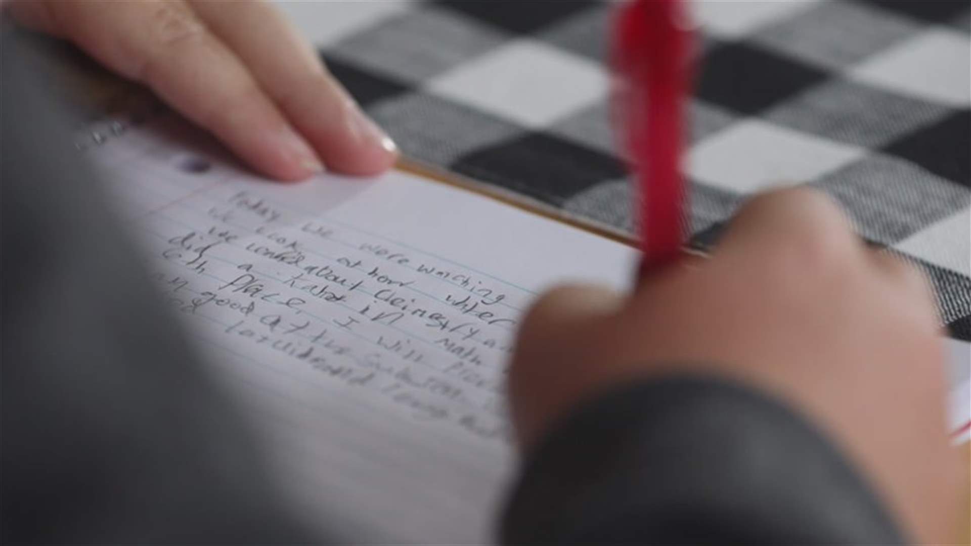 بين الكتابة اليدوية والإلكترونية...أيهما أفضل لتعلّم لغة جديدة؟