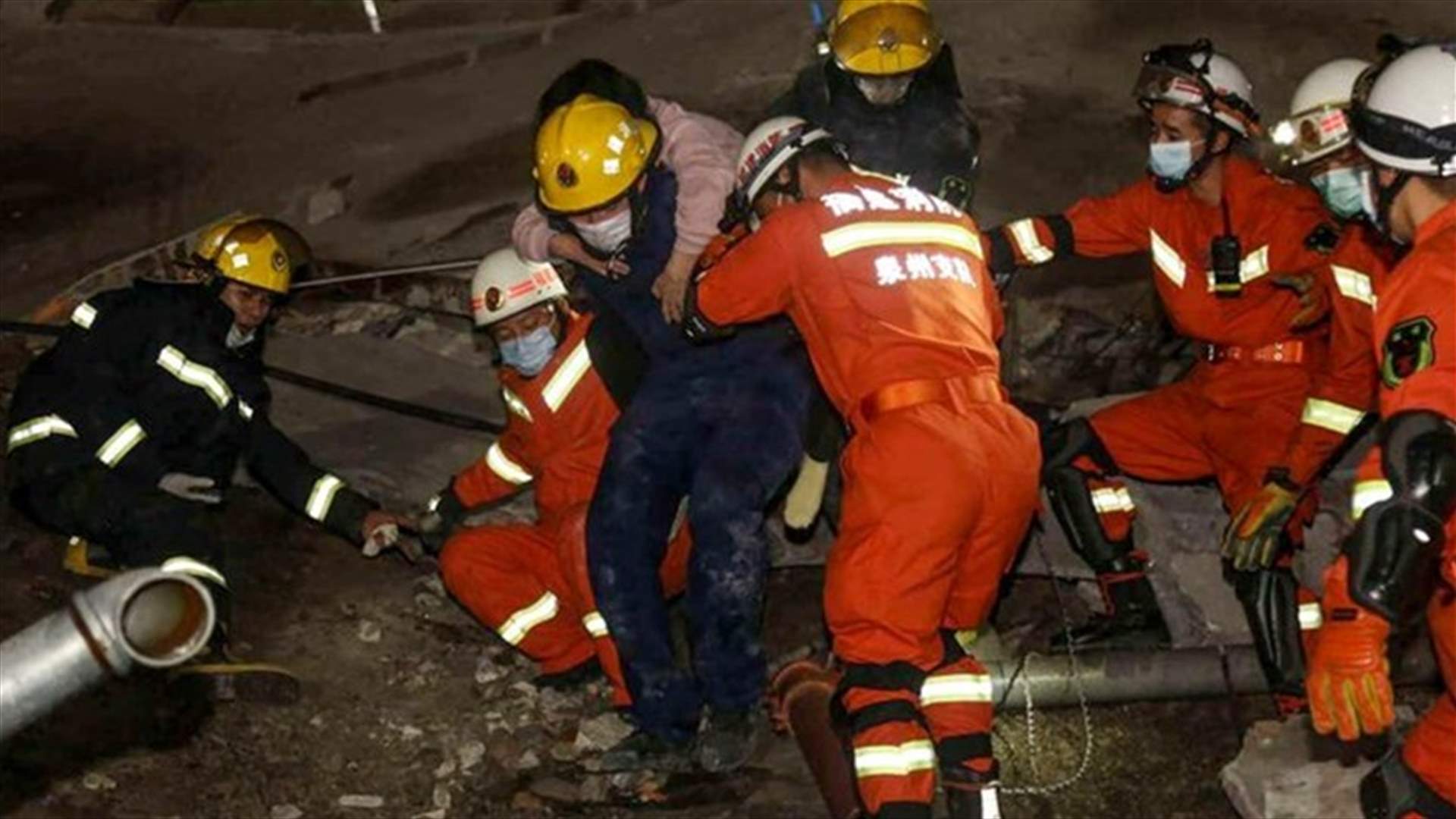 قتيل وعشرة مفقودين في انهيار فندق بشرق الصين