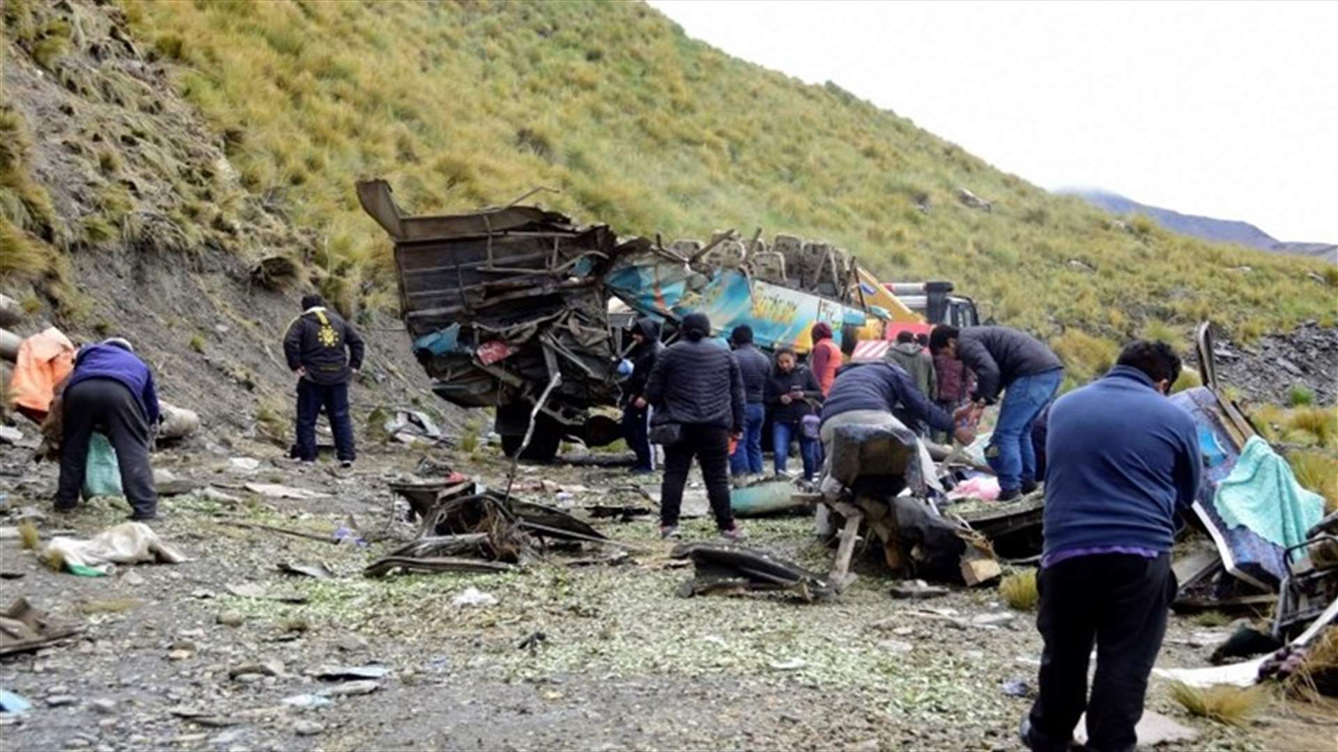مقتل 34 شخصاً على الأقل في حادث سقوط حافلة في وادٍ في بوليفيا