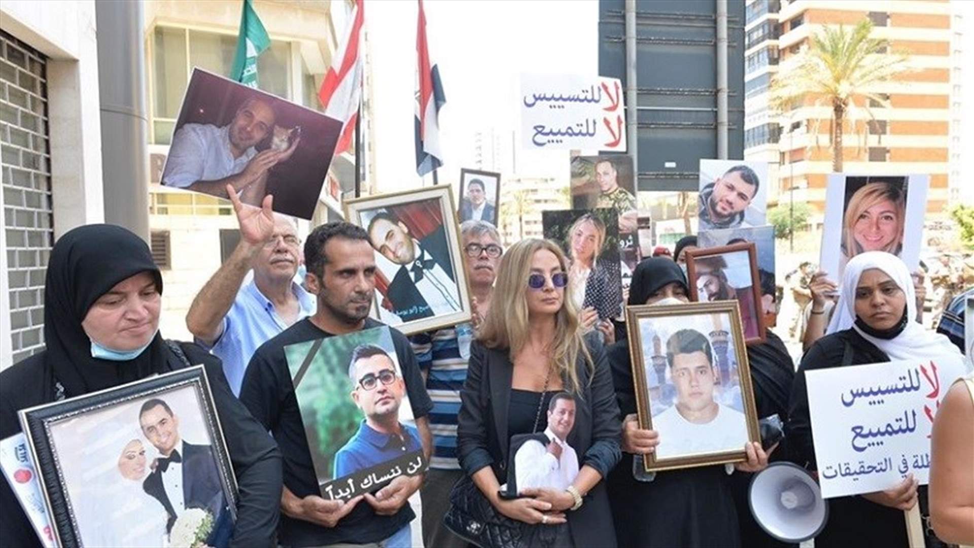 مسيرة لأهالي شهداء انفجار المرفأ إلى المستشفيات تقديرا لجهودها