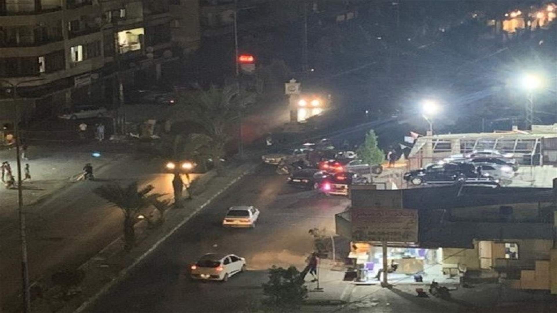 سائقو سيارات الاجرة قطعوا طريق البداوي الدولي