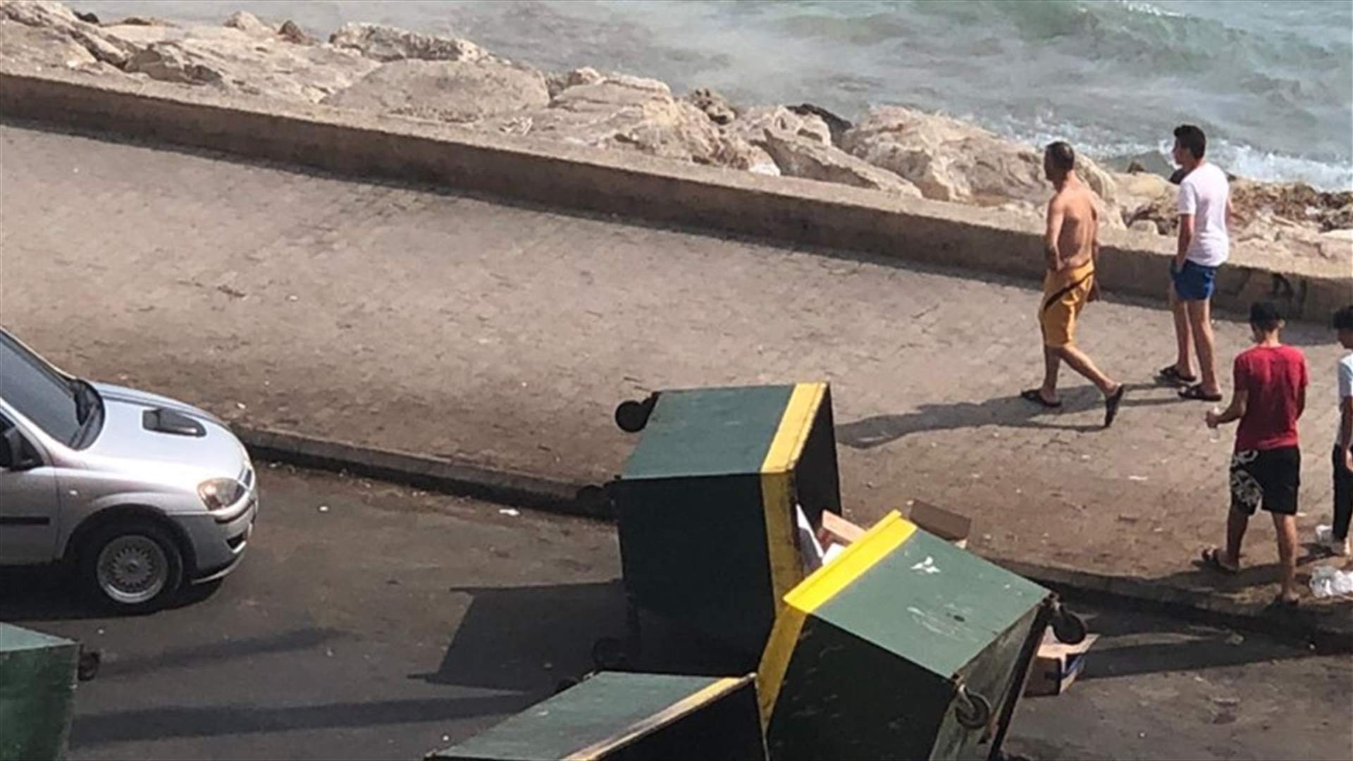 تحطيم محتويات بعض المطاعم والمقاهي في صور
