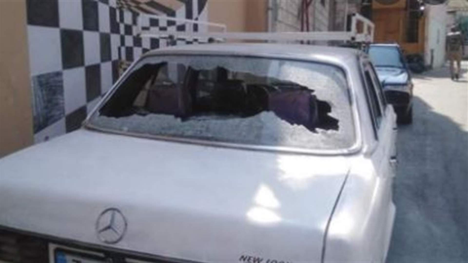 انفجار قنبلة يدوية في عين الحلوة فجرا وتضرر عدد من السيارات