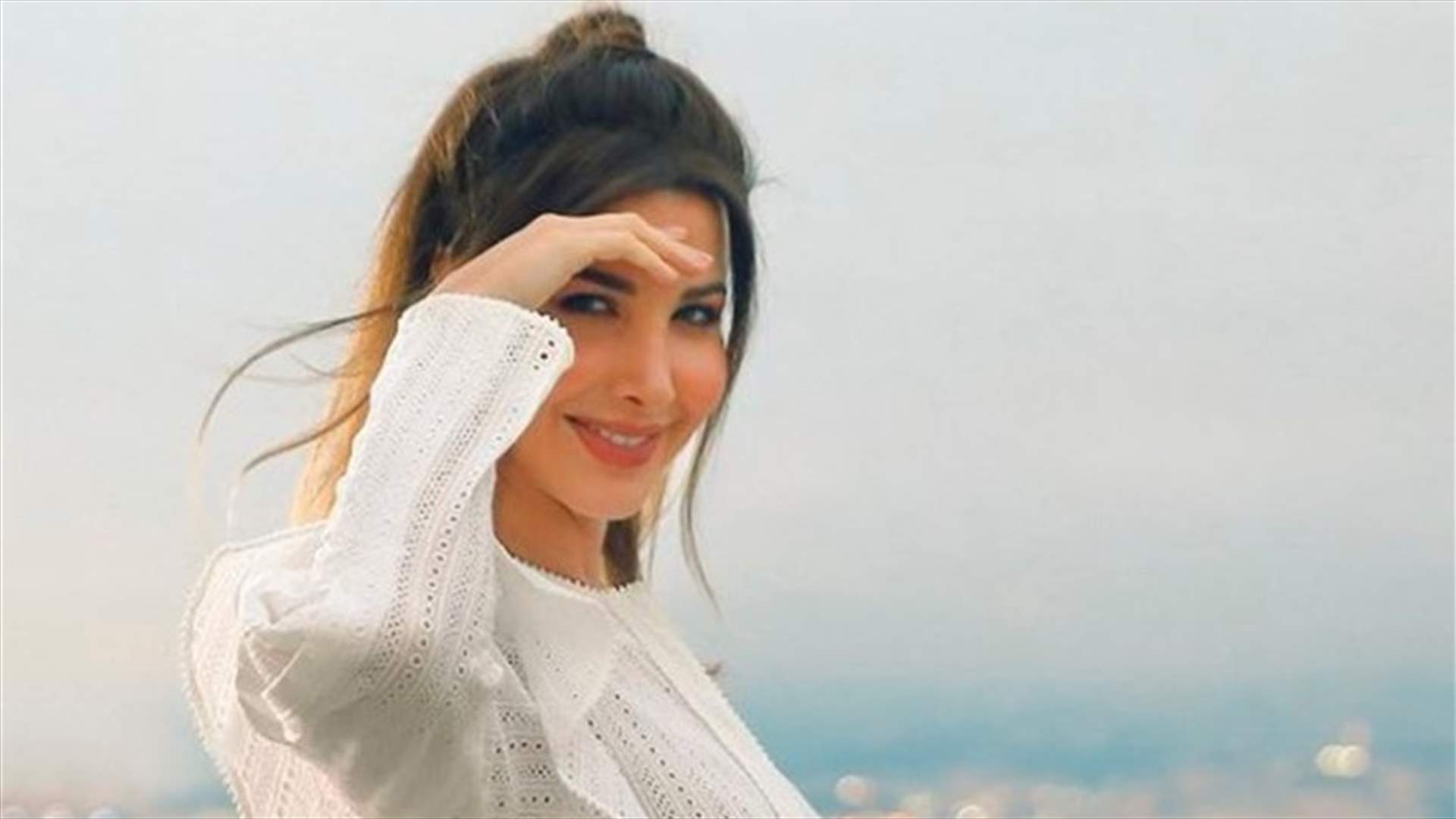 نانسي عجرم تُغني "سلامات" أثناء قيادة السيارة... فيديو عفوي أثار إعجاب الجمهور
