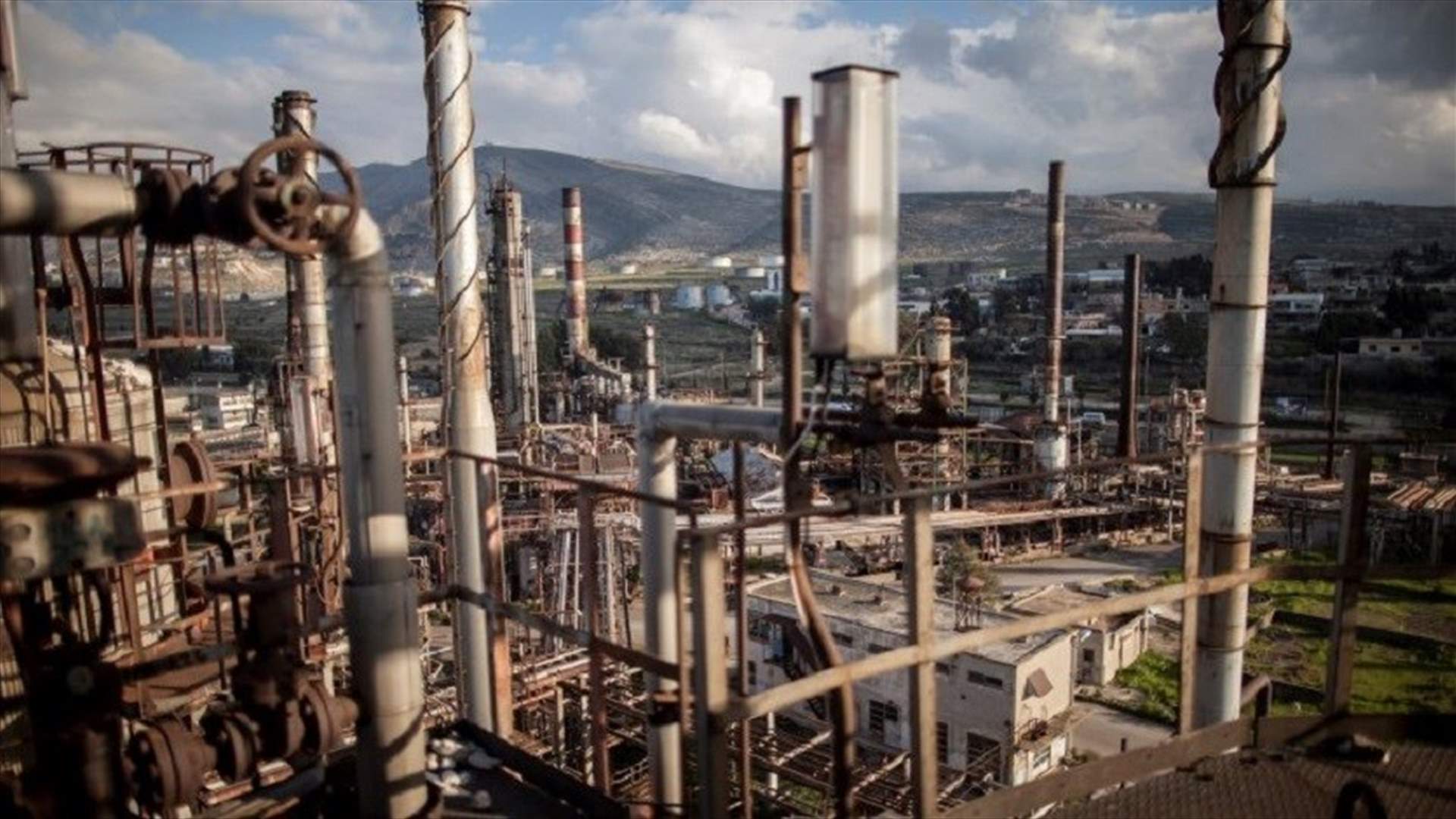 محتجون يمنعون دخول الصهاريج إلى مصفاة البداوي