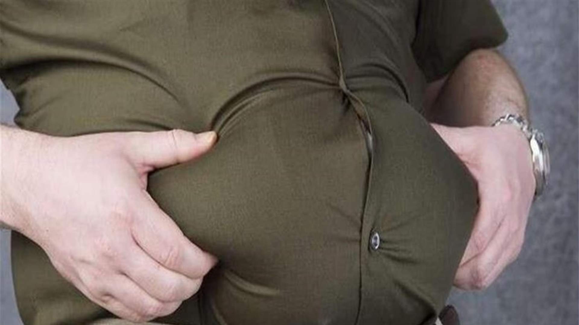 حيل بسيطة بالملابس للرجال... اتبعوها لإخفاء "الكرش"