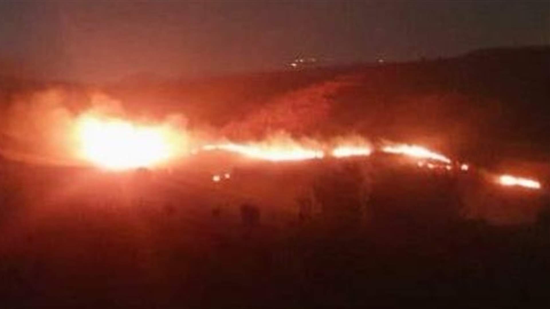قنبلة مضيئة القاها الجيش الاسرائيلي في خراج بليدا تسببت بحريق