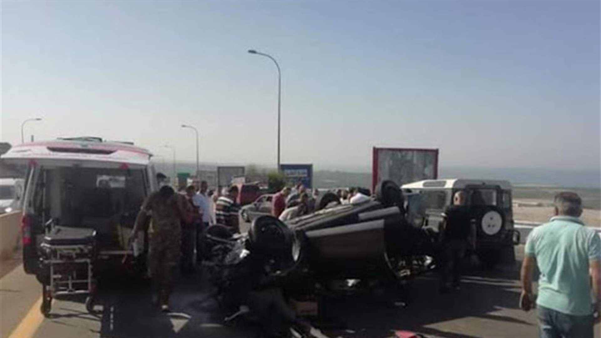 قتيل في اصطدام شاحنة بطابور سيارات على محطة في الدامور