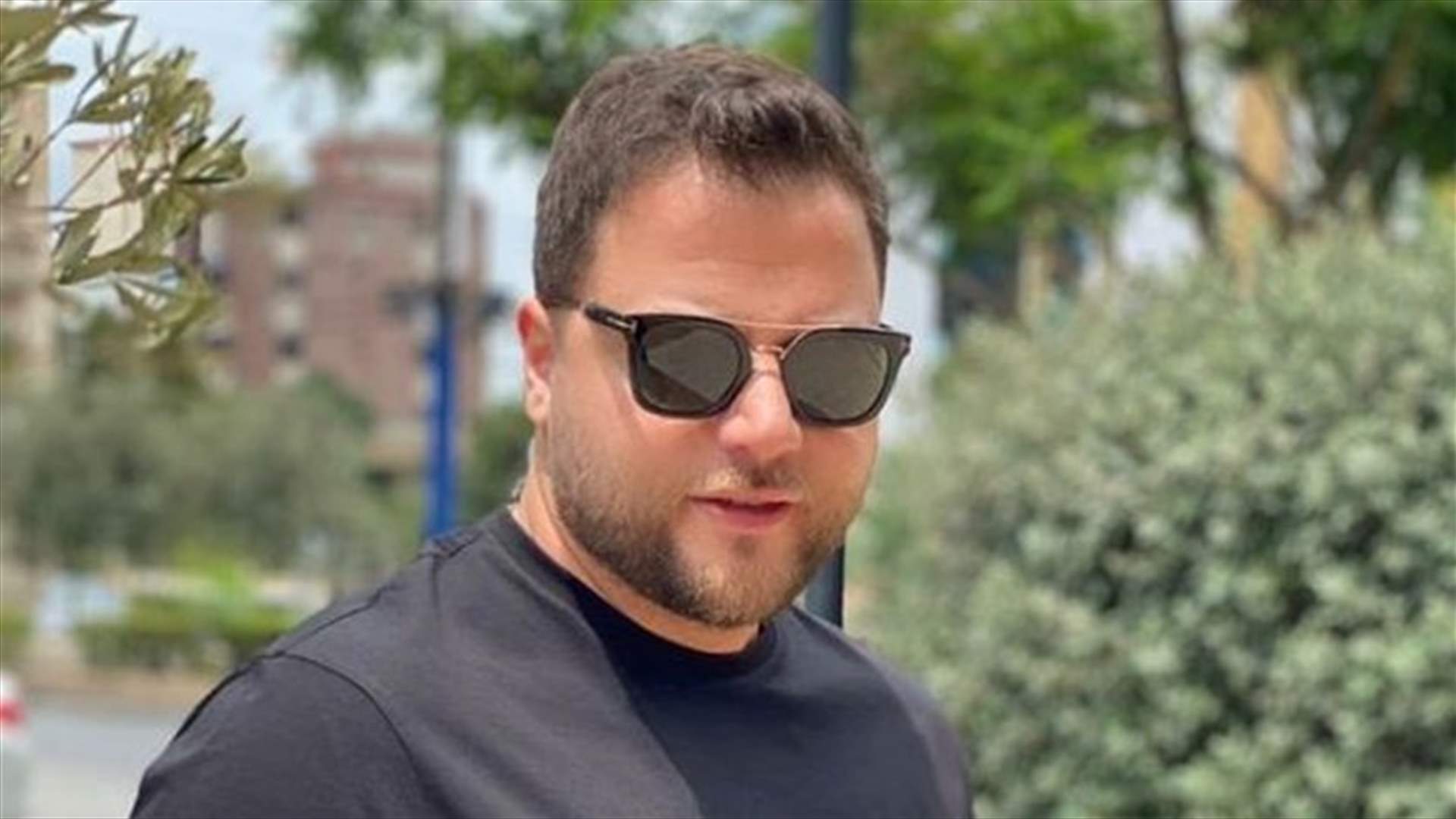 عامر زيان يسبح مع طفله الياس في فيديو مميّز: "الوقت للعائلة"