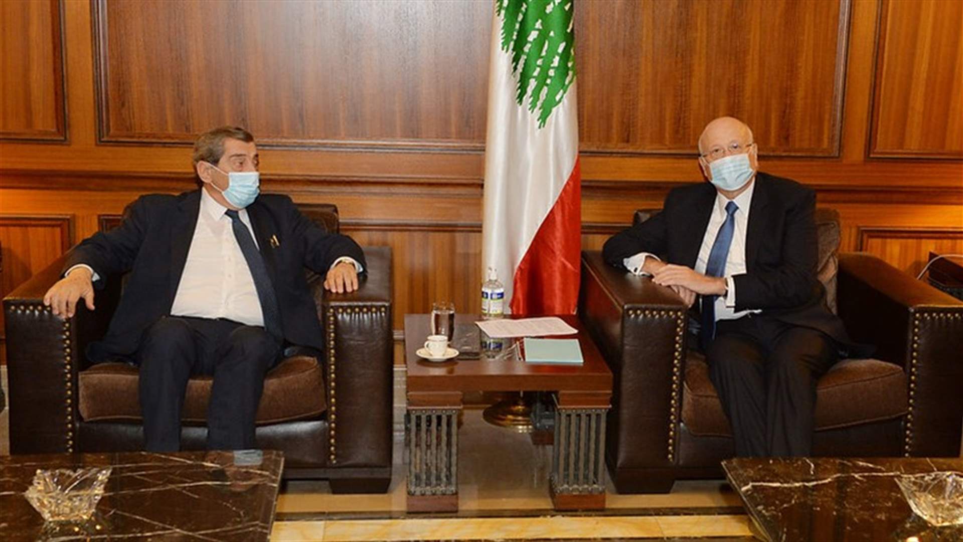 الفرزلي بعد لقائه ميقاتي: رئيس الوزراء بقوة الدستور هو المسؤول عن تأليف الحكومة لأنه مسؤول عن نتائج عملها