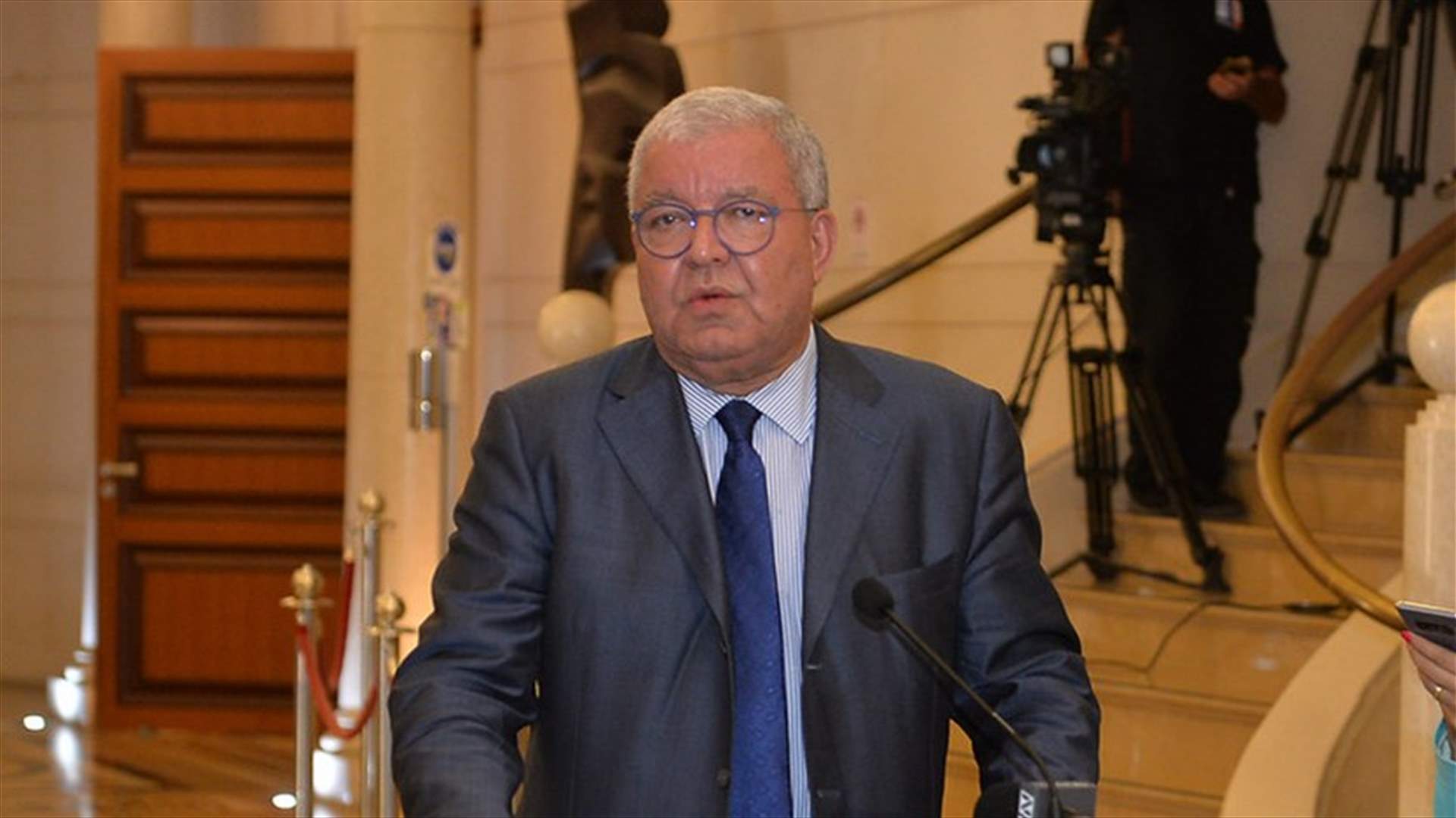 المشنوق بعد لقاء ميقاتي: سياسة الدولة الان لا تحظى بأي دعم عربي
