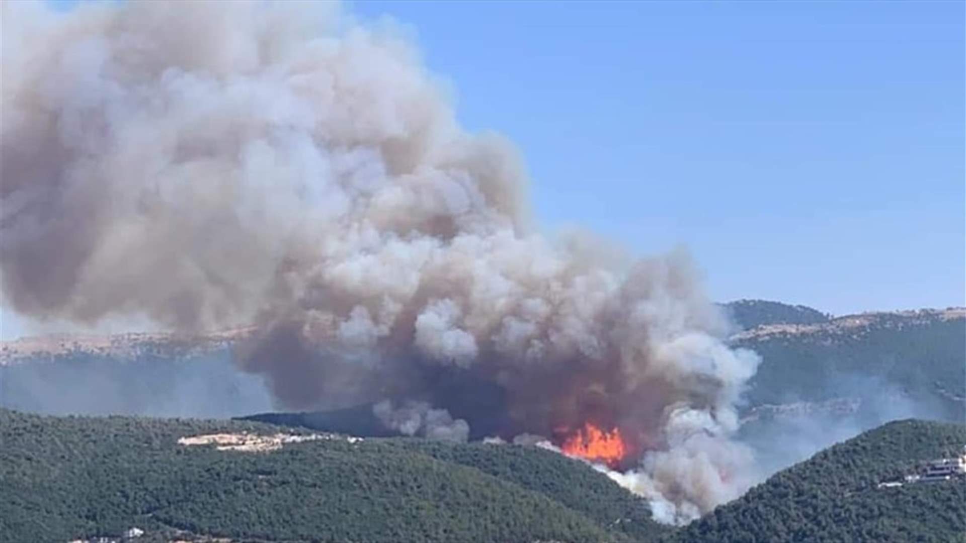 حريقان في القبيات وبينو والدفاع المدني يعمل على اخمادهما