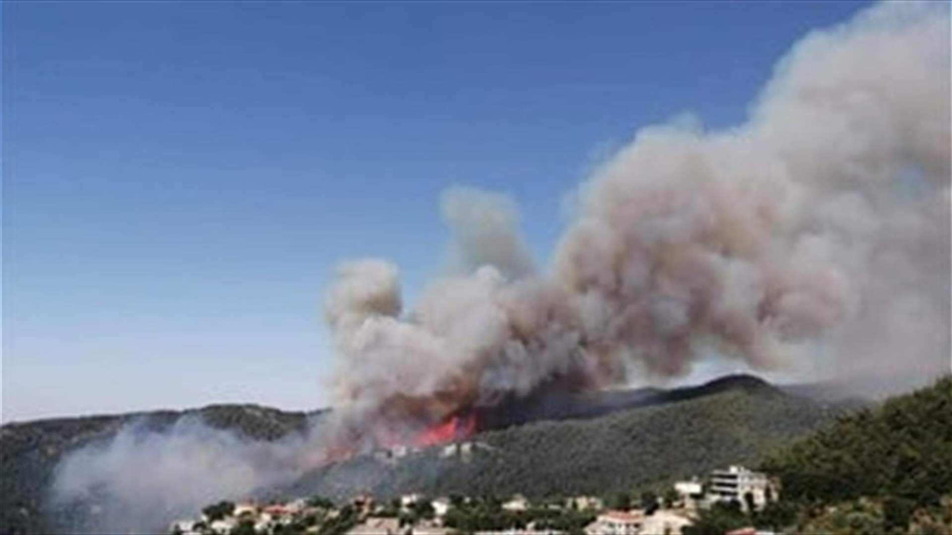 Huge fire breaks out in Qobayat-[VIDEO]