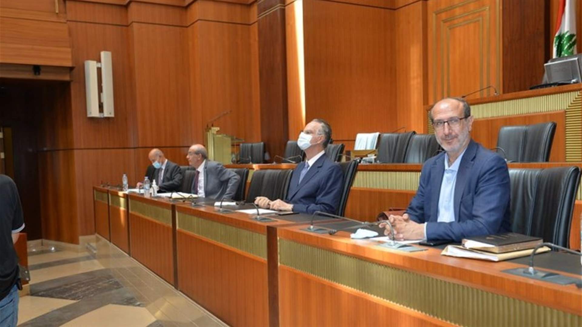 لجنة الادارة أقرت اقتراح قانون وضع ضوابط استثنائية على التحاويل المصرفية
